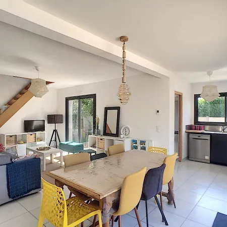 Hébergement de vacances Maison Carolles, 4 Pièces, 6 Personnes - Fr-1-361-345